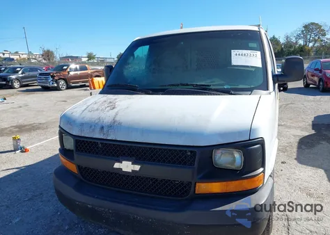 2015 Chevrolet Express 2500 Work Van z USA, uszkodzony, nr VIN 1GCWGFCF6F1128870